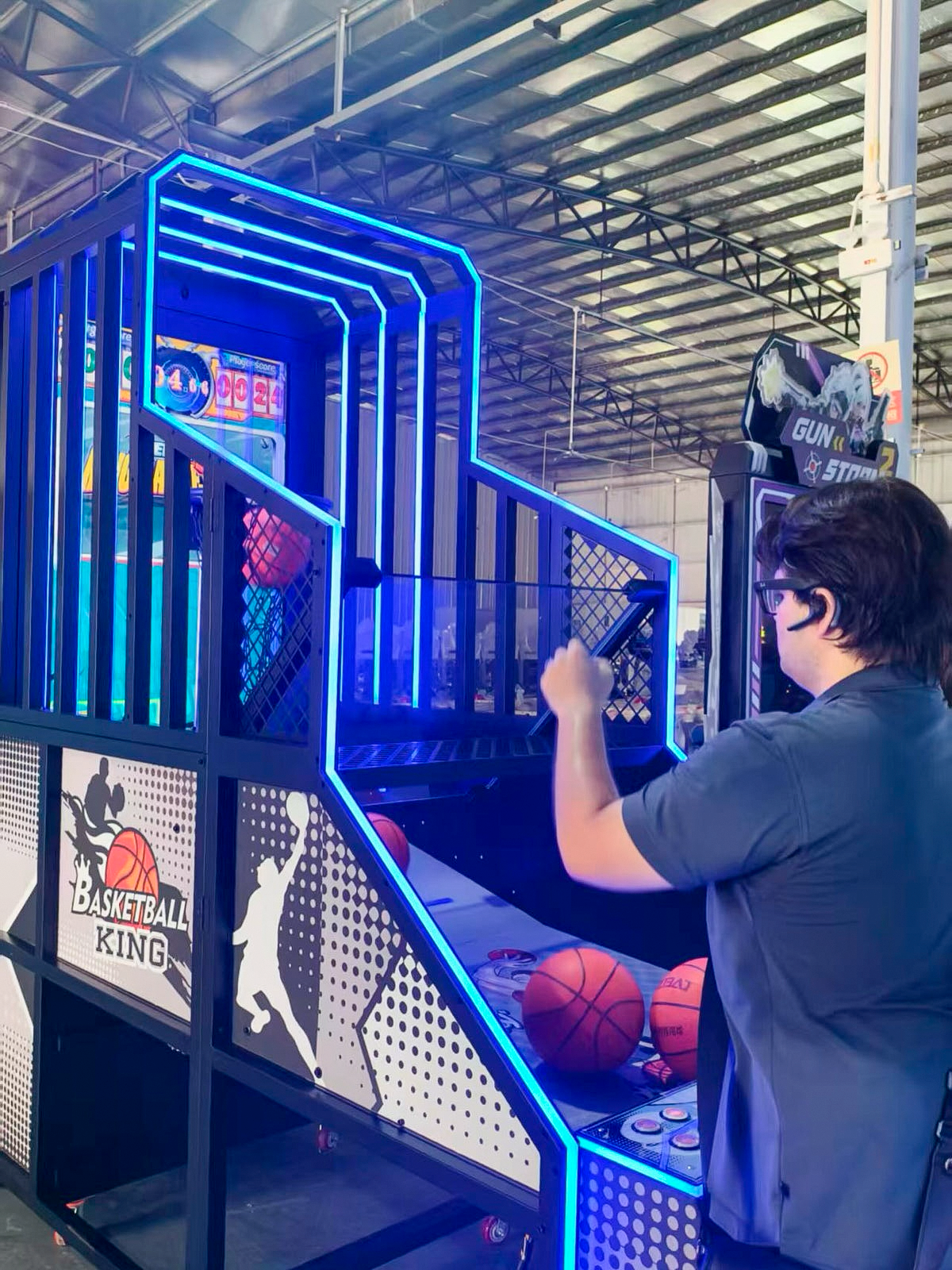 Prueba de una máquina de basketball para conocer de primera mano su funcionamiento y la experiencia de juego.