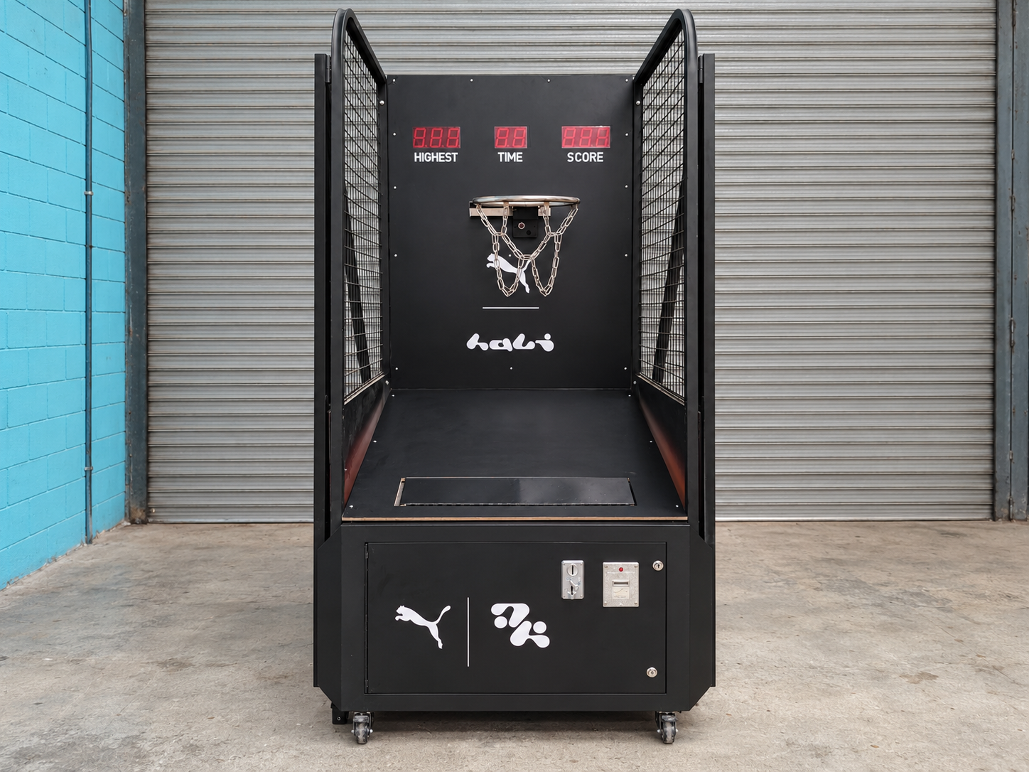 Vista de presentación de una máquina de basketball personalizada para una activación de PUMA.