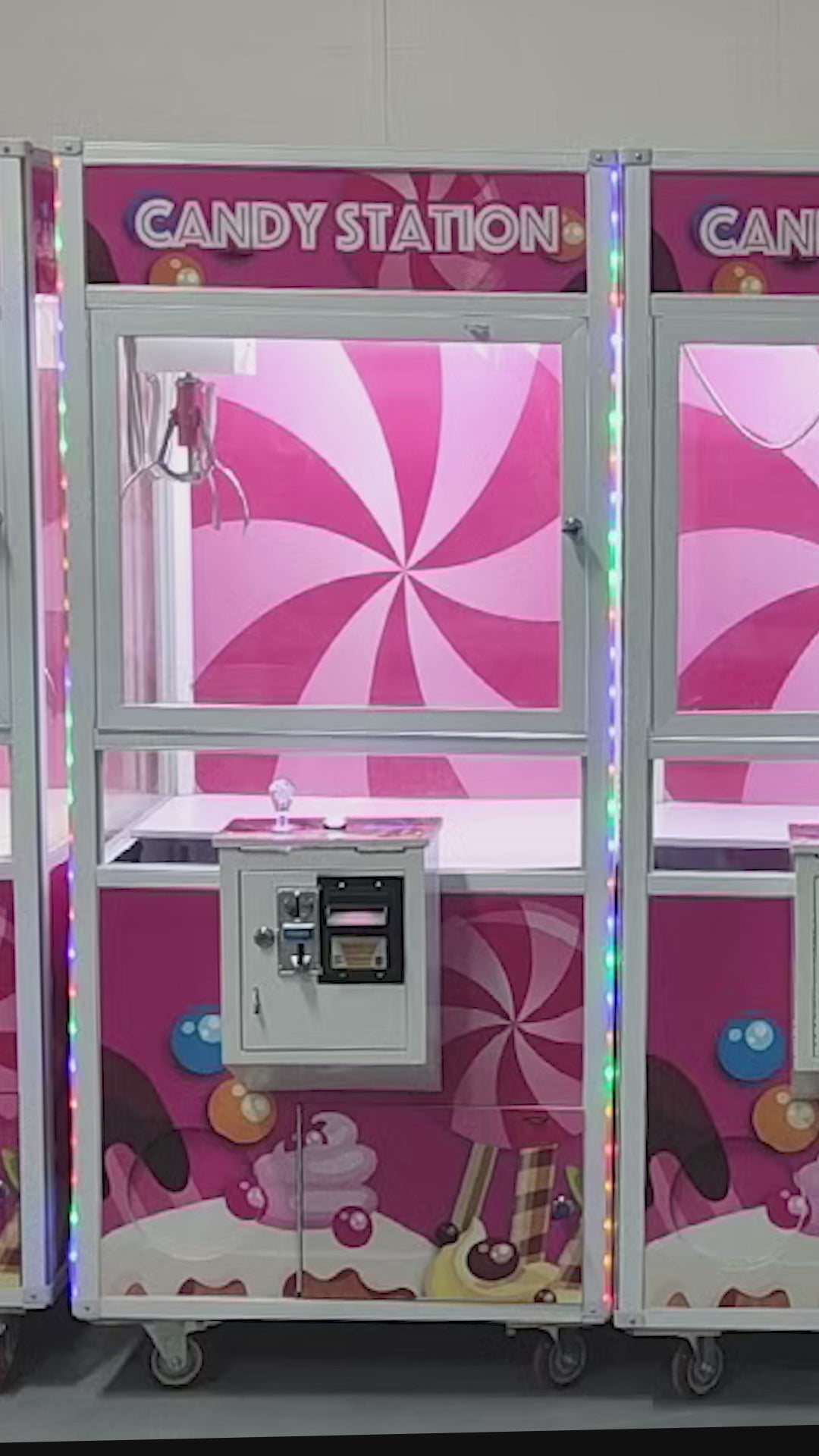 Máquina Candy Station: vistas del gabinete y funcionamiento.